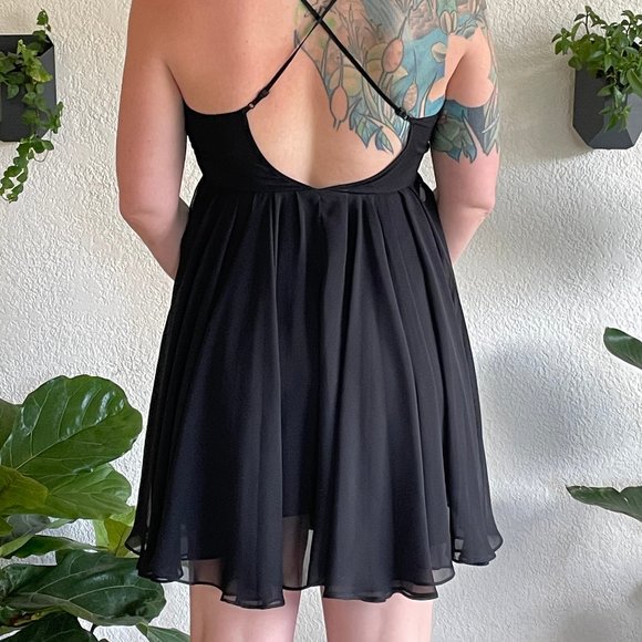 Black Guess Dress - Picture 2 of 8